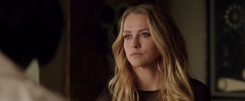 Movie still from “Lights Out” (2016), directed by David F. Sandberg – A woman with long blonde hair and blue eyes looking to her left; Close Up shot, Over the shoulder angle