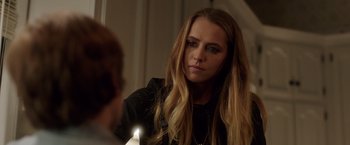 Movie still from “Lights Out” (2016), directed by David F. Sandberg – A woman looking at her reflection in a mirror; Close Up shot, Over the shoulder angle