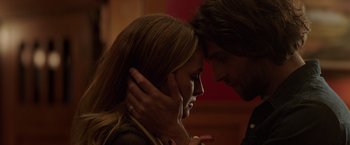 Movie still from “Lights Out” (2016), directed by David F. Sandberg – A man and a woman are looking into each others eyes; Close Up shot, Over the shoulder angle