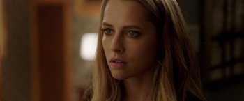 Movie still from “Lights Out” (2016), directed by David F. Sandberg – A person with green eyes; Close Up shot, Over the shoulder angle