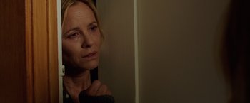 Movie still from “Lights Out” (2016), directed by David F. Sandberg – A person looking at a mirror; Close Up shot, Over the shoulder angle