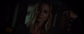 Movie still from “Lights Out” (2016), directed by David F. Sandberg – A person with long blonde hair; Close Up shot, High angle