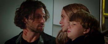 Movie still from “Lights Out” (2016), directed by David F. Sandberg – A person and two people; Close Up shot, Over the shoulder angle