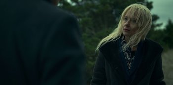 Movie still from “Lost Girls” (2020), directed by Liz Garbus – A woman standing next to a man in a forest; Close Up shot, Over the shoulder angle