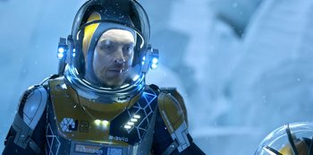 Movie still from “Lost in Space” (2018), created by Irwin Allen – A man in a space suit is looking at the camera; Close Up shot, Over the shoulder angle