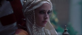 Movie still from “Kingdom of Heaven” (2005), directed by Ridley Scott – A person wearing a headdress; Close Up shot, Over the shoulder angle