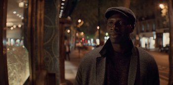 Movie still from “Lupin” (2021), created by Tigran Rosine – Close Up shot, Over the shoulder angle