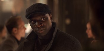 Movie still from “Lupin” (2021), created by Tigran Rosine – Close Up shot, Over the shoulder angle