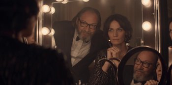 Movie still from “Lupin” (2021), created by Tigran Rosine – A man and a woman in front of a vanity mirror; Close Up shot, Over the shoulder angle