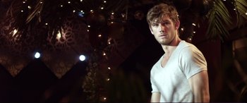 Movie still from “Magic Mike” (2012), directed by Steven Soderbergh – A man standing in front of a christmas tree; Close Up shot, Over the shoulder angle