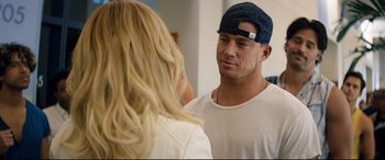 Movie still from “Magic Mike XXL” (2015), directed by Gregory Jacobs – A man and a woman talking to each other; Close Up shot, Over the shoulder angle