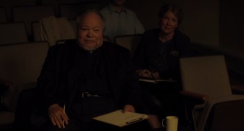 Movie still from “Lady Bird” (2017), directed by Greta Gerwig – A man and a woman sitting in front of each other; Medium shot, Over the shoulder angle