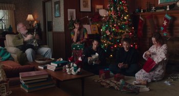 Movie still from “Lady Bird” (2017), directed by Greta Gerwig – A group of people sitting in a living room near a christmas tree; Wide shot, High angle