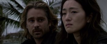 Movie still from “Miami Vice” (2006), directed by Michael Mann – A man and a woman are standing next to each other; Close Up shot, Low angle