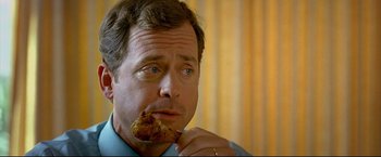 Movie still from “Little Miss Sunshine” (2006), directed by Jonathan Dayton – A person holding a piece of food; Close Up shot, Over the shoulder angle