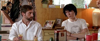 Movie still from “Little Miss Sunshine” (2006), directed by Jonathan Dayton – A man and a woman sitting at a table; Medium shot, Over the shoulder angle