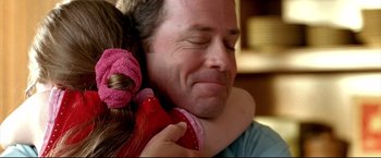 Movie still from “Little Miss Sunshine” (2006), directed by Jonathan Dayton – A man is holding a little girl in her arms; Close Up shot, Over the shoulder angle