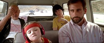 Movie still from “Little Miss Sunshine” (2006), directed by Jonathan Dayton – A man and two women sitting in the back of a car; Medium shot, Over the shoulder angle