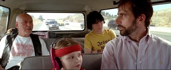 Movie still from “Little Miss Sunshine” (2006), directed by Jonathan Dayton – A man and a woman sitting in the back of a car; Close Up shot, Over the shoulder angle