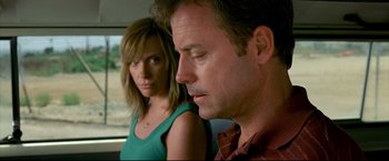 Movie still from “Little Miss Sunshine” (2006), directed by Jonathan Dayton – A man and a woman are looking at each other; Close Up shot, Over the shoulder angle