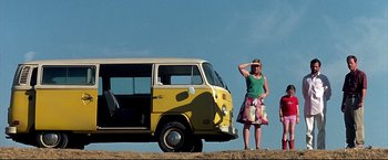 Movie still from “Little Miss Sunshine” (2006), directed by Jonathan Dayton – A woman standing in front of a yellow van; Wide shot, Low angle