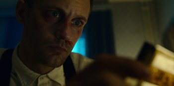 Movie still from “Mute” (2018), directed by Duncan Jones – A person with a knife in his hand; Close Up shot, Low angle