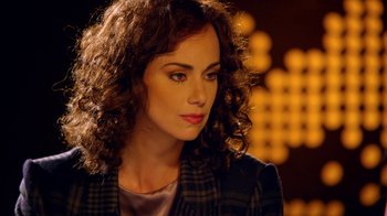 Movie still from “Narcos” (2015), created by Chris Brancato – A person with curly hair; Close Up shot, Over the shoulder angle