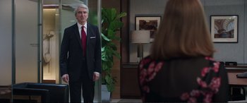 Movie still from “Miss Sloane” (2016), directed by John Madden – A man standing in front of a woman in front of a mirror; Medium shot, Over the shoulder angle