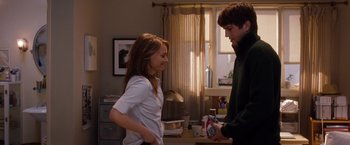 Movie still from “No Strings Attached” (2011), directed by Ivan Reitman – A man and a woman standing next to each other in a room; Medium shot, Over the shoulder angle