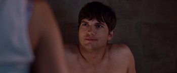Movie still from “No Strings Attached” (2011), directed by Ivan Reitman – A man with a beard is sitting in a bath tub; Close Up shot, Over the shoulder angle