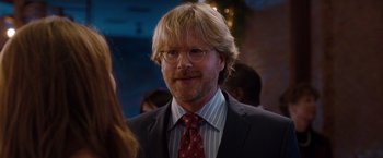 Movie still from “No Strings Attached” (2011), directed by Ivan Reitman – A person wearing a suit and tie; Close Up shot, Over the shoulder angle