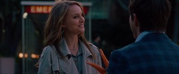 Movie still from “No Strings Attached” (2011), directed by Ivan Reitman – A person holding a bunch of carrots; Close Up shot, Over the shoulder angle