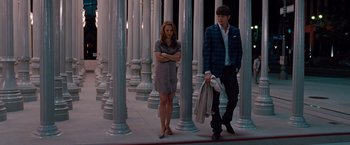 Movie still from “No Strings Attached” (2011), directed by Ivan Reitman – A man and a woman standing next to each other in front of pillars; Wide shot, Over the shoulder angle