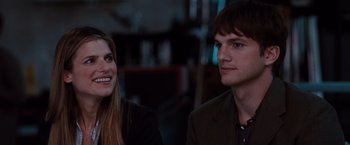 Movie still from “No Strings Attached” (2011), directed by Ivan Reitman – A man and a woman sitting next to each other; Close Up shot, Over the shoulder angle
