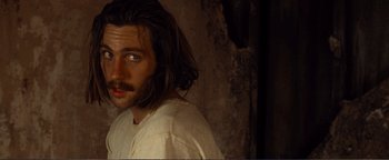 Movie still from “Nocturnal Animals” (2016), directed by Tom Ford – A person with long hair; Close Up shot, Over the shoulder angle