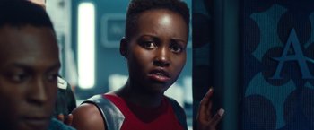 Movie still from “Non-Stop” (2014), directed by Jaume Collet-Serra – Lupita nyong ' o in star trek into darkness; Close Up shot, Over the shoulder angle