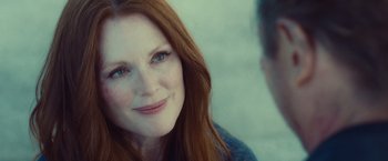 Movie still from “Non-Stop” (2014), directed by Jaume Collet-Serra – A person with long red hair; Close Up shot, Over the shoulder angle