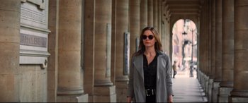 Movie still from “Mission: Impossible - Fallout” (2018), directed by Christopher McQuarrie – A woman wearing sunglasses standing in front of columns; Medium shot, Over the shoulder angle