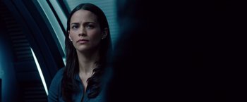 Movie still from “Mission: Impossible - Ghost Protocol” (2011), directed by Brad Bird – A woman is standing in front of a window; Close Up shot, Over the shoulder angle