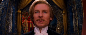 Movie still from “Moulin Rouge!” (2001), directed by Baz Luhrmann – A person wearing a suit and tie; Close Up shot, Low angle