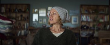 Movie still from “Penguin Bloom” (2020), directed by Glendyn Ivin – A woman wearing a white hat and a green sweater; Close Up shot, Over the shoulder angle