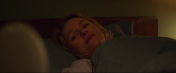 Movie still from “Penguin Bloom” (2020), directed by Glendyn Ivin – A person laying in a bed; Close Up shot, Over the shoulder angle