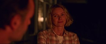 Movie still from “Penguin Bloom” (2020), directed by Glendyn Ivin – A woman in a plaid shirt is smiling for the camera; Close Up shot, Over the shoulder angle