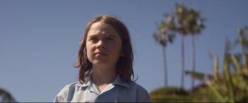 Movie still from “Penguin Bloom” (2020), directed by Glendyn Ivin – A young girl in a blue shirt looking up at the sky; Close Up shot, Low angle