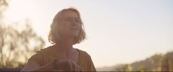 Movie still from “Penguin Bloom” (2020), directed by Glendyn Ivin – A woman is looking up into the sky; Close Up shot, Low angle