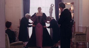 Movie still from “Phantom Thread” (2017), directed by Paul Thomas Anderson – Medium shot, Over the shoulder angle