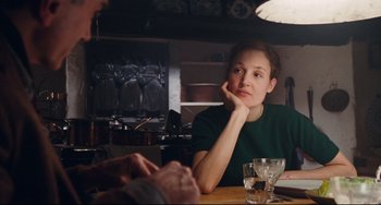 Movie still from “Phantom Thread” (2017), directed by Paul Thomas Anderson – Medium shot, Over the shoulder angle