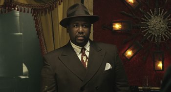 Movie still from “Ray” (2004), directed by Taylor Hackford – A man in a suit and hat standing in front of a mirror; Close Up shot, Low angle