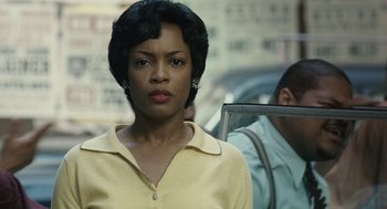 Movie still from “Ray” (2004), directed by Taylor Hackford – A woman that is sitting on a bus; Close Up shot, Over the shoulder angle