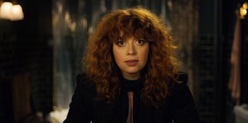 Movie still from “Russian Doll” (2019), created by Natasha Lyonne – A person with curly red hair; Close Up shot, Low angle